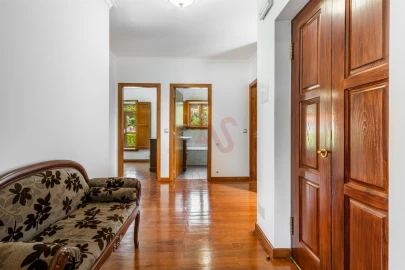 Moradia T4 para Venda em Campanhó e Paradança