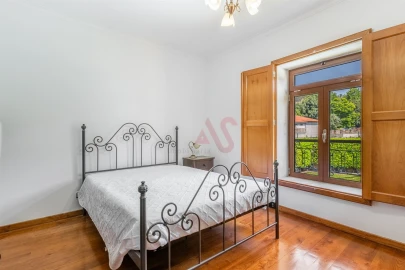 Moradia T4 para Venda em Campanhó e Paradança