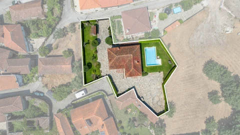 Moradia T4 para Venda em Campanhó e Paradança