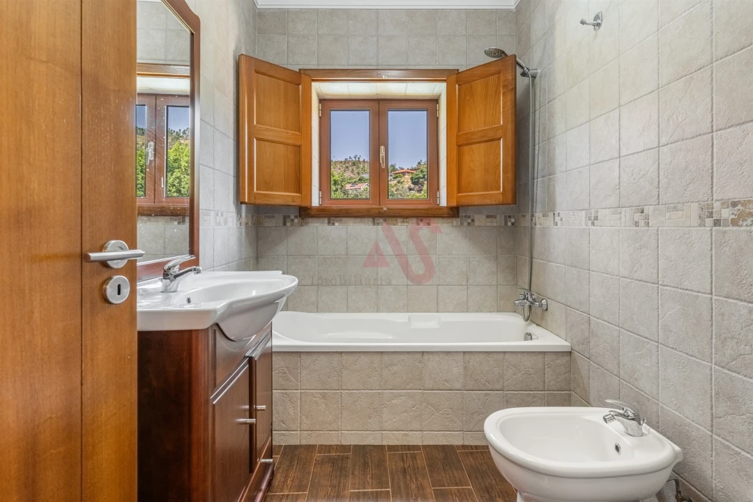 Moradia T4 para Venda em Campanhó e Paradança Foto 10