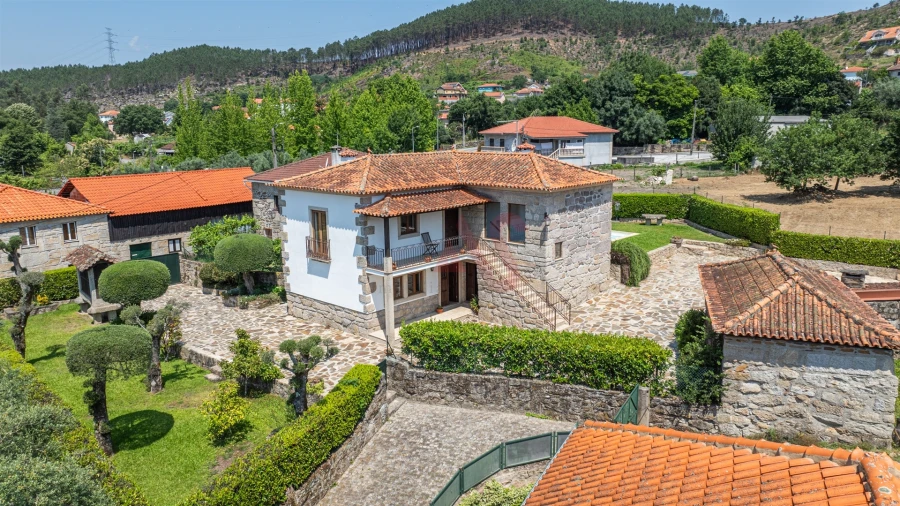 Moradia T4 para Venda em Campanhó e Paradança Foto 2