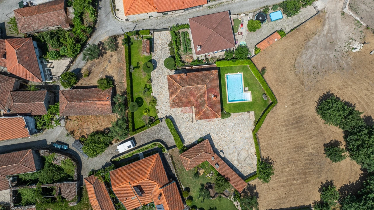 Moradia T4 para Venda em Campanhó e Paradança Foto 4