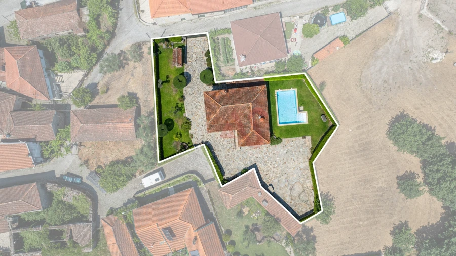 Moradia T4 para Venda em Campanhó e Paradança
