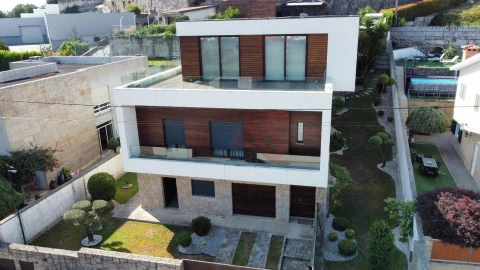 Moradia T5 para Venda em Lordelo