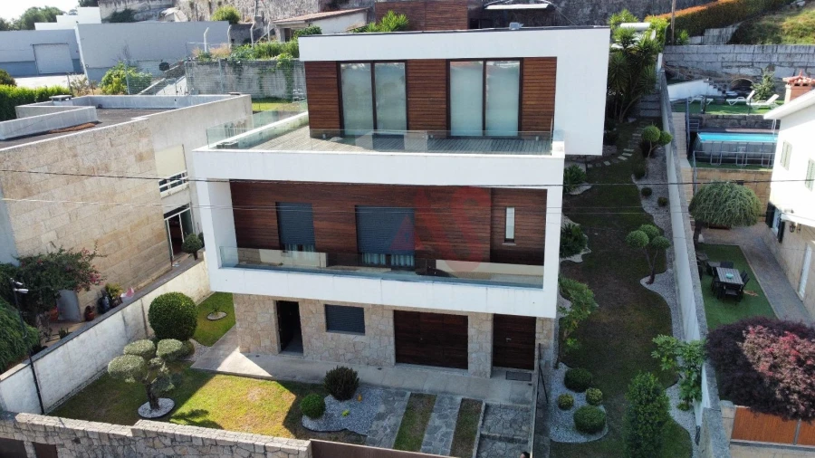 Moradia T5 para Venda em Lordelo Foto 33