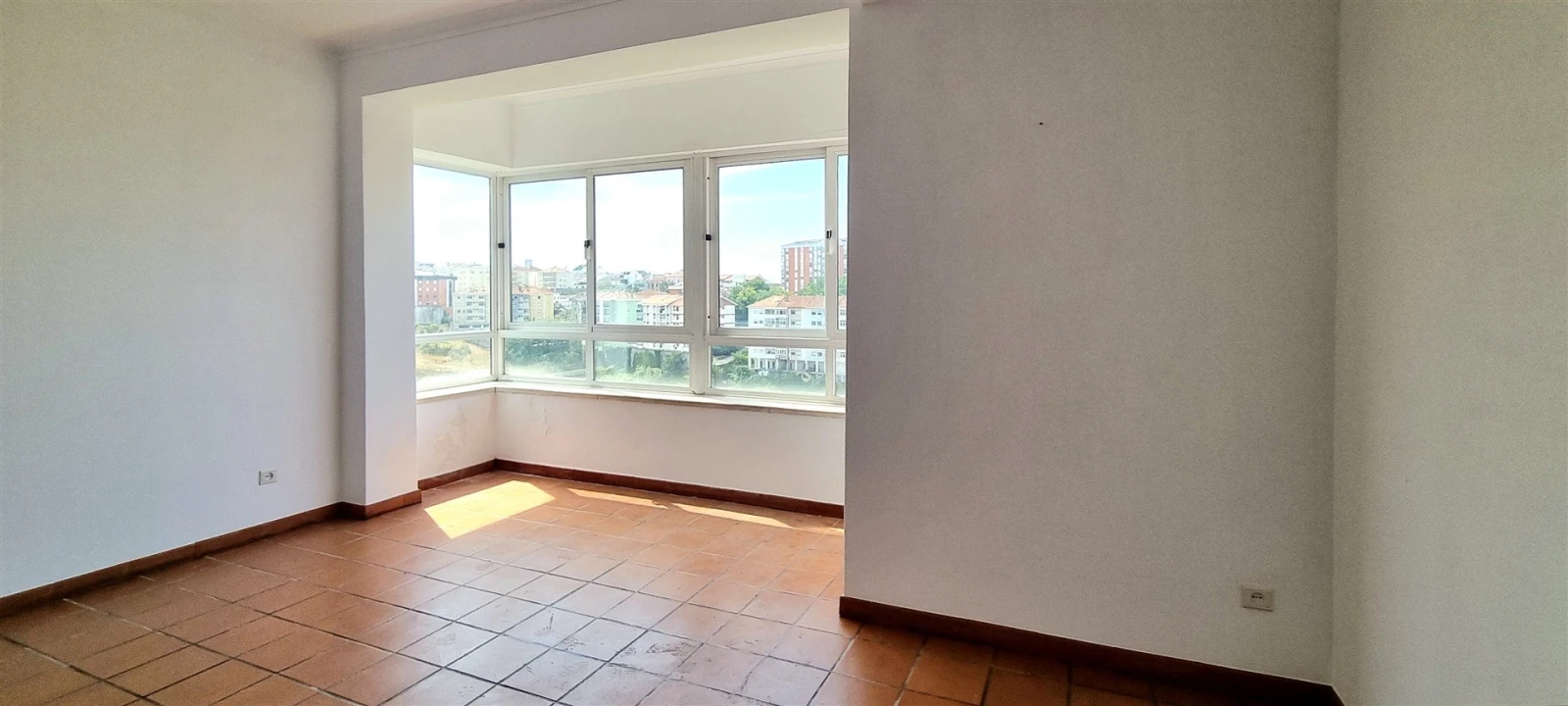 Apartamento T2 para Arrendamento em Santo Antonio dos Olivais Foto 27