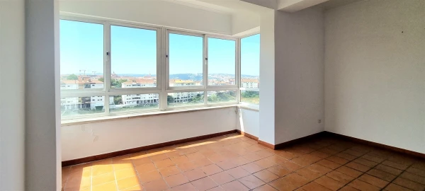 Apartamento T2 para Arrendamento em Santo Antonio dos Olivais