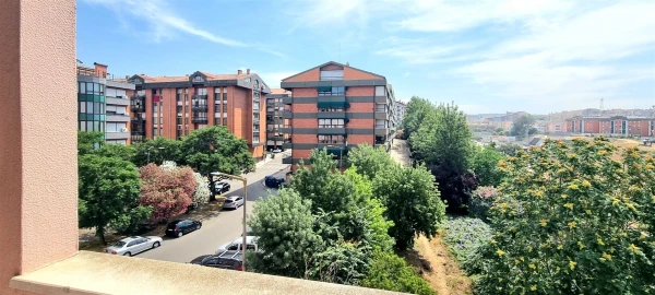 Apartamento T2 para Arrendamento em Santo Antonio dos Olivais