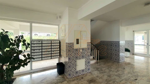 Apartamento T2 para Arrendamento em Santo Antonio dos Olivais