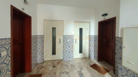 Apartamento T2 para Arrendamento em Santo Antonio dos Olivais