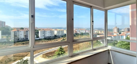Apartamento T2 para Arrendamento em Santo Antonio dos Olivais