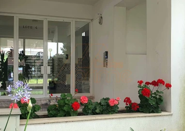 Apartamento T2 para Arrendamento em Santo Antonio dos Olivais