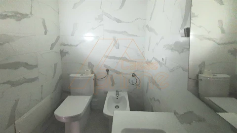 Apartamento T2 para Arrendamento em Santo Antonio dos Olivais