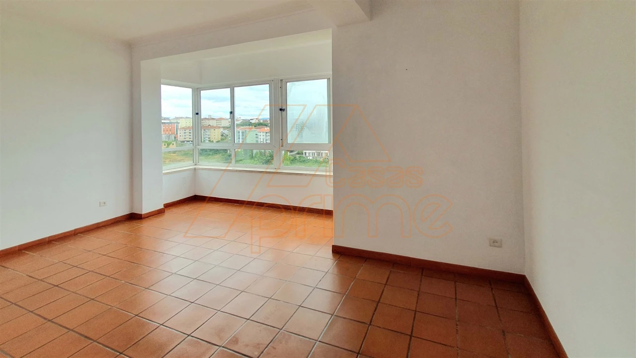 Apartamento T2 para Arrendamento em Santo Antonio dos Olivais Foto 20