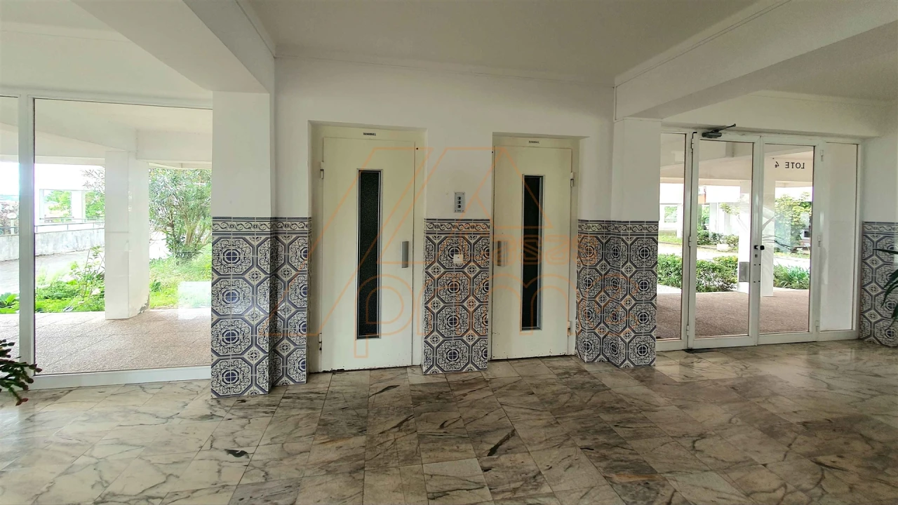 Apartamento T2 para Arrendamento em Santo Antonio dos Olivais Foto 28