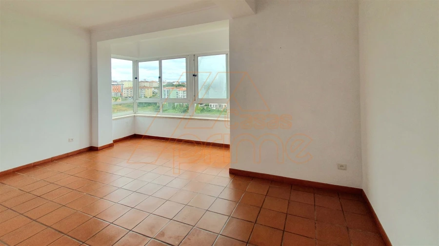 Apartamento T2 para Arrendamento em Santo Antonio dos Olivais Foto 20
