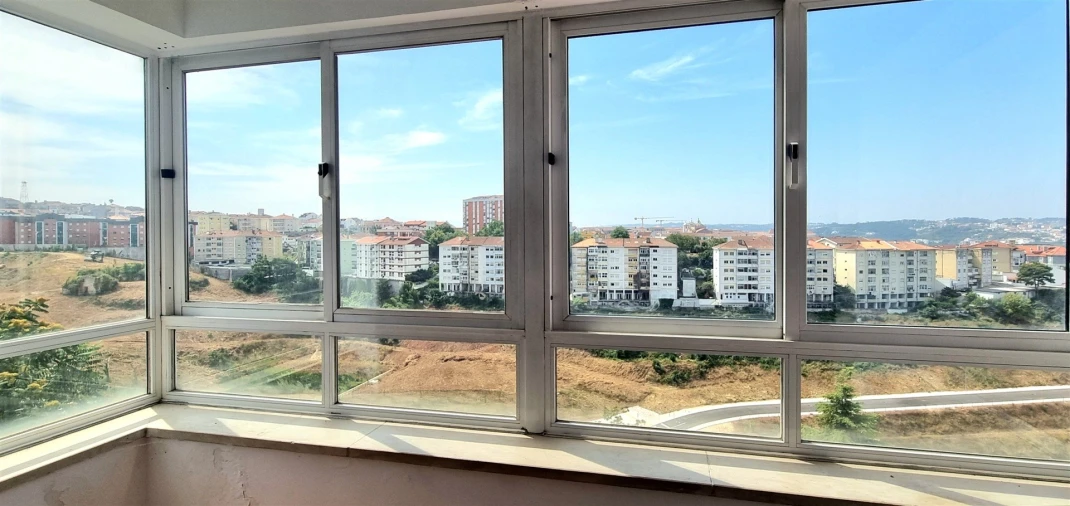 Apartamento T2 para Arrendamento em Santo Antonio dos Olivais Foto 24