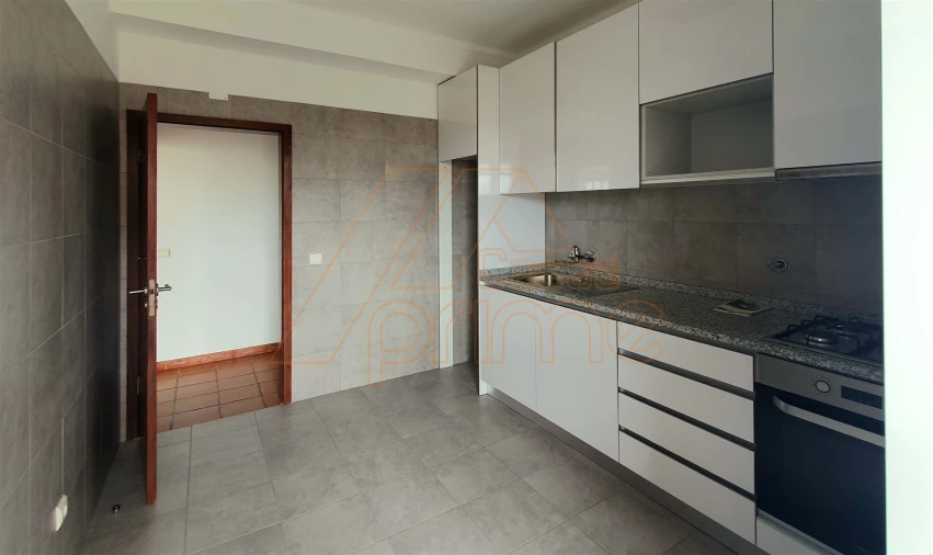 Apartamento T2 para Arrendamento em Santo Antonio dos Olivais Foto 13
