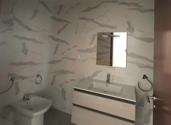 Apartamento T2 para Arrendamento em Santo Antonio dos Olivais Foto 16