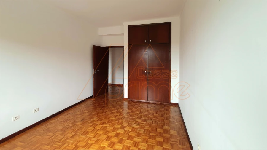 Apartamento T2 para Arrendamento em Santo Antonio dos Olivais Foto 10