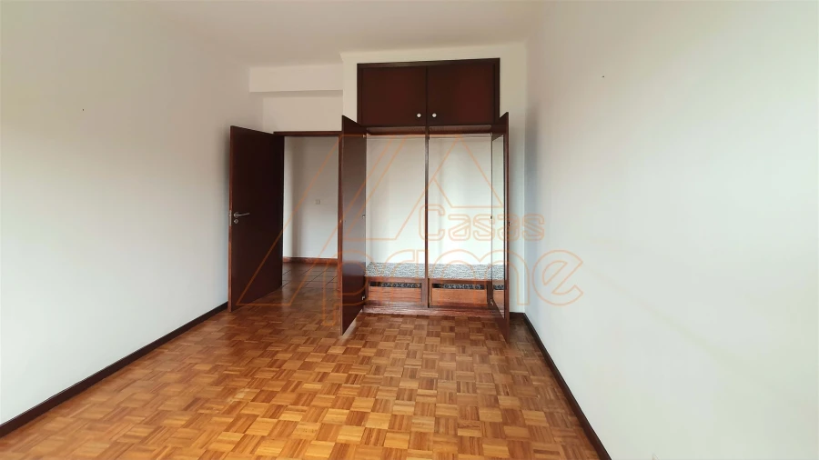 Apartamento T2 para Arrendamento em Santo Antonio dos Olivais Foto 11