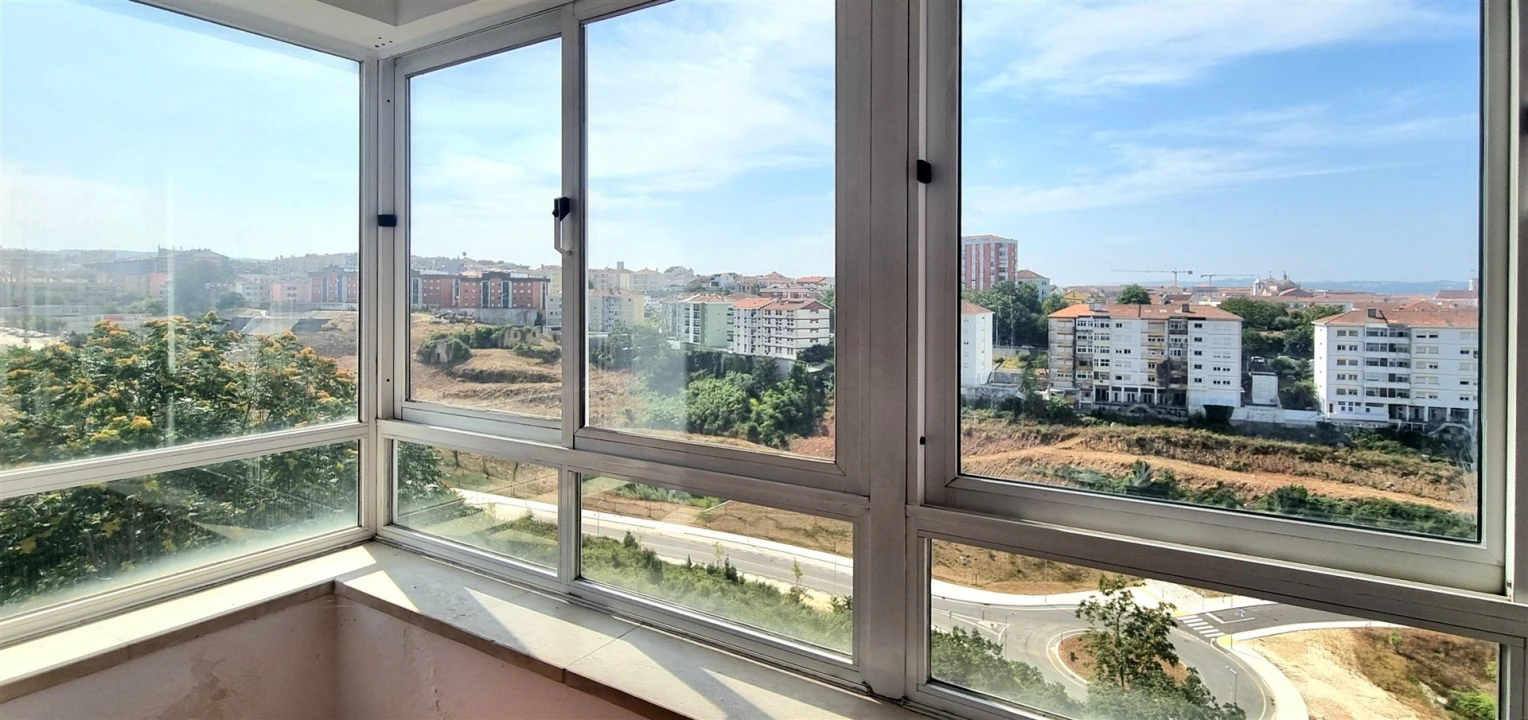 Apartamento T2 para Arrendamento em Santo Antonio dos Olivais Foto 25