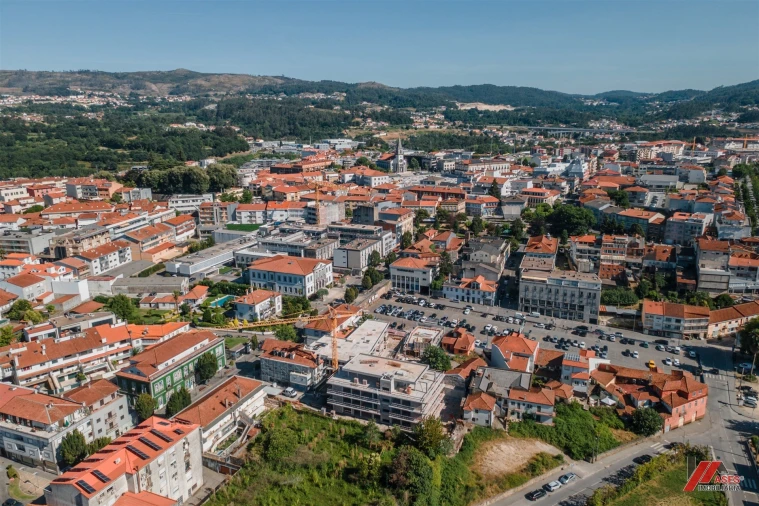 Apartamento T2 para Venda em Fafe Foto 24