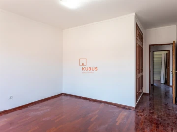 Moradia T5 para Venda em São João Baptista