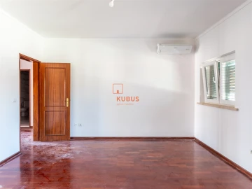 Moradia T5 para Venda em São João Baptista