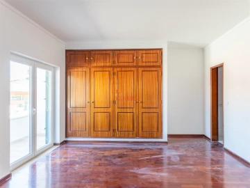 Moradia T5 para Venda em São João Baptista