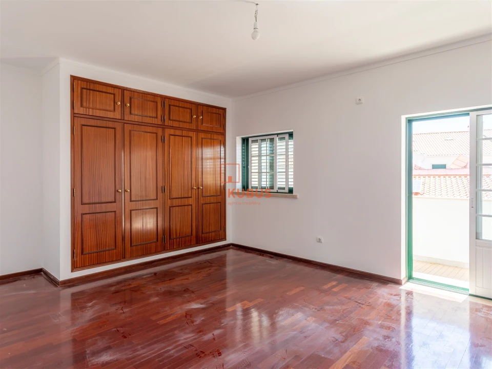 Moradia T5 para Venda em São João Baptista Foto 19