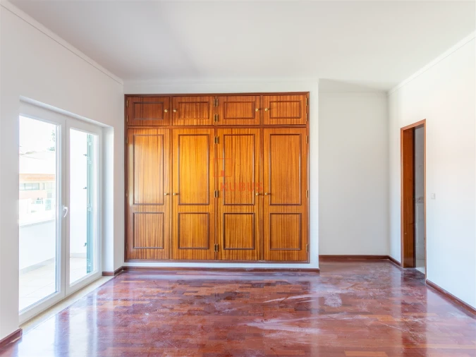 Moradia T5 para Venda em São João Baptista Foto 14