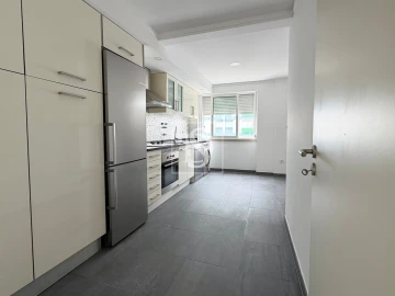 Apartamento T2 para Arrendamento em Moita