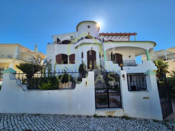 Moradia T5 para Venda em Loule (São Sebastião)