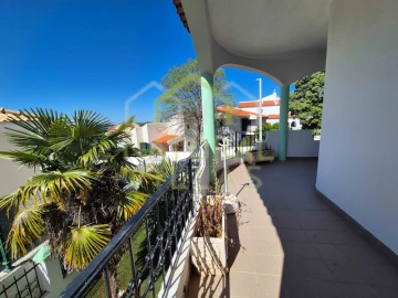 Moradia T5 para Venda em Loule (São Sebastião)