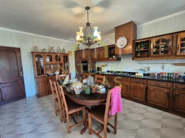Moradia T5 para Venda em Loule (São Sebastião)