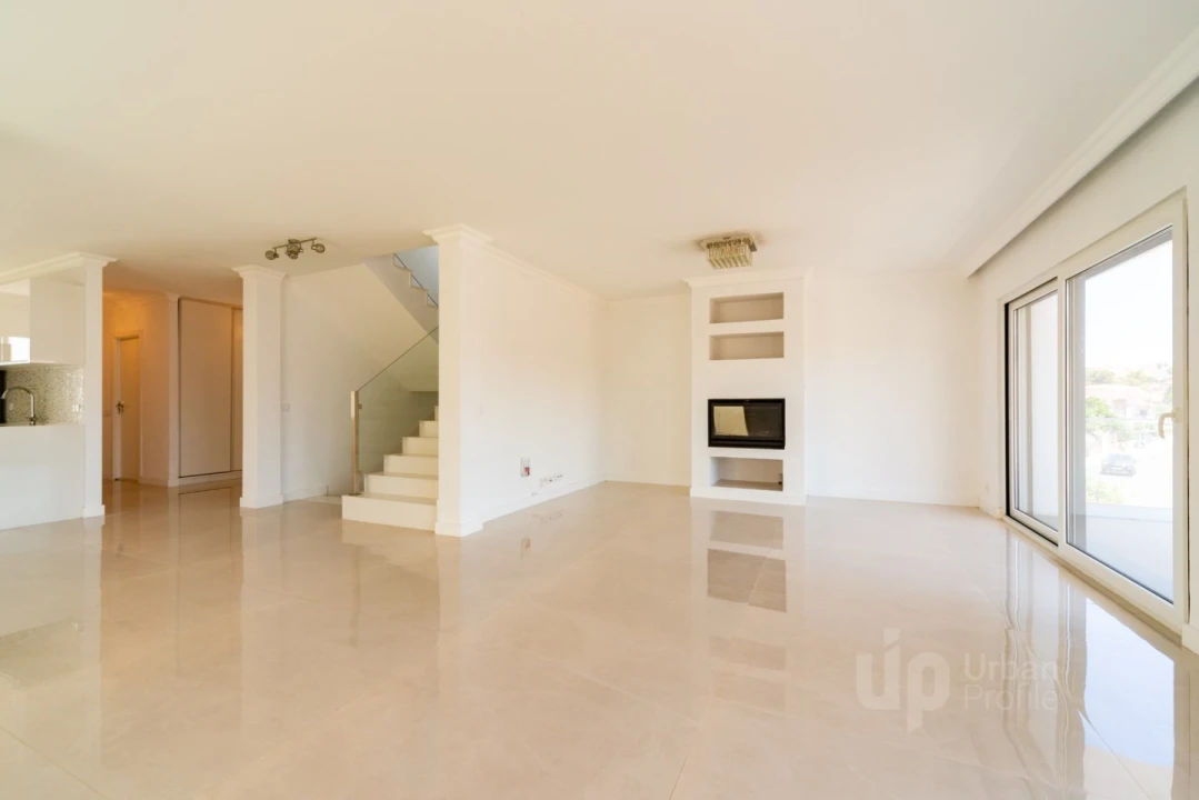 Moradia T5 para Venda em Alcabideche Foto 3