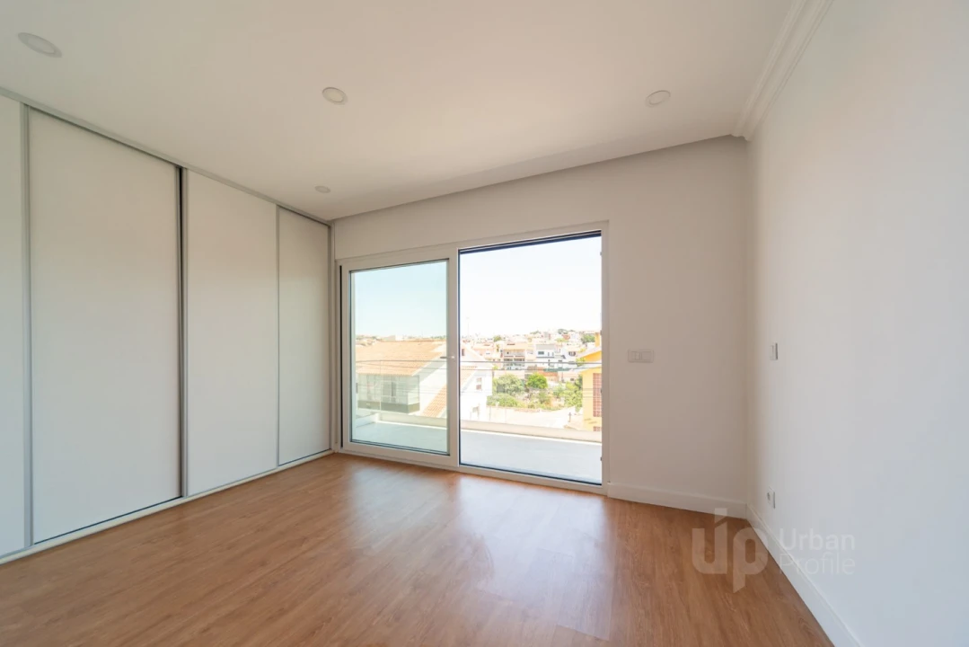 Moradia T5 para Venda em Alcabideche Foto 15