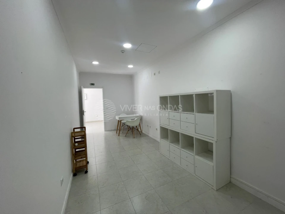 Loja para Venda em Setubal (São Sebastião) Foto 12
