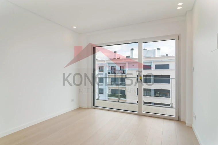 Apartamento T4 para Venda em Santa Iria de Azoia, São João da Talha e Bobadela Foto 17