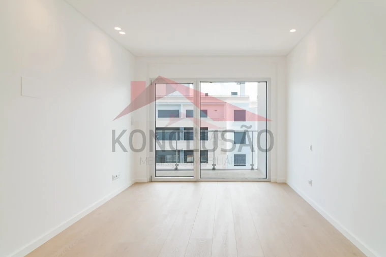 Apartamento T4 para Venda em Santa Iria de Azoia, São João da Talha e Bobadela Foto 13