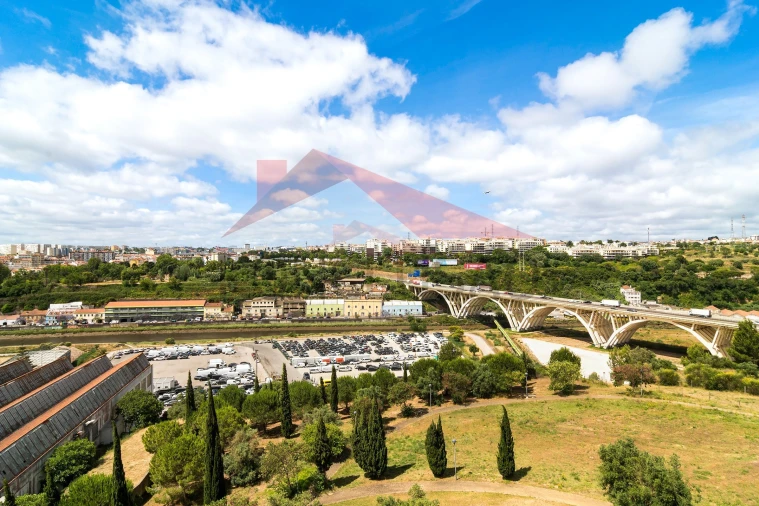 Apartamento T4 para Venda em Santa Iria de Azoia, São João da Talha e Bobadela Foto 8