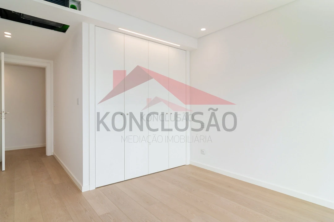 Apartamento T4 para Venda em Santa Iria de Azoia, São João da Talha e Bobadela Foto 18