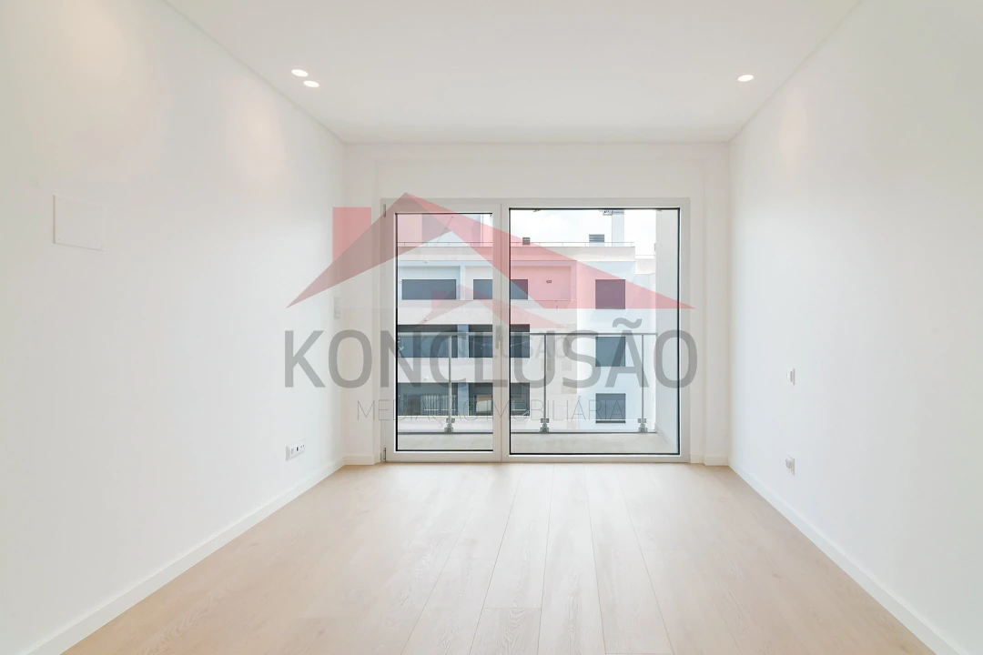 Apartamento T4 para Venda em Santa Iria de Azoia, São João da Talha e Bobadela Foto 13