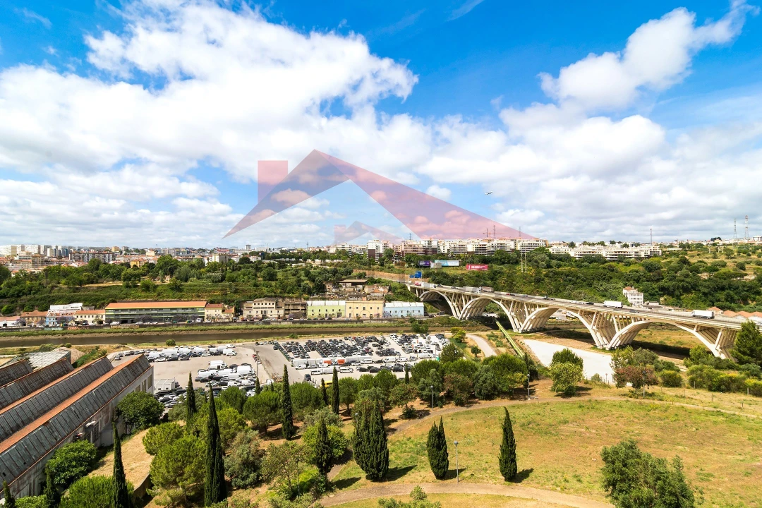 Apartamento T4 para Venda em Santa Iria de Azoia, São João da Talha e Bobadela Foto 8
