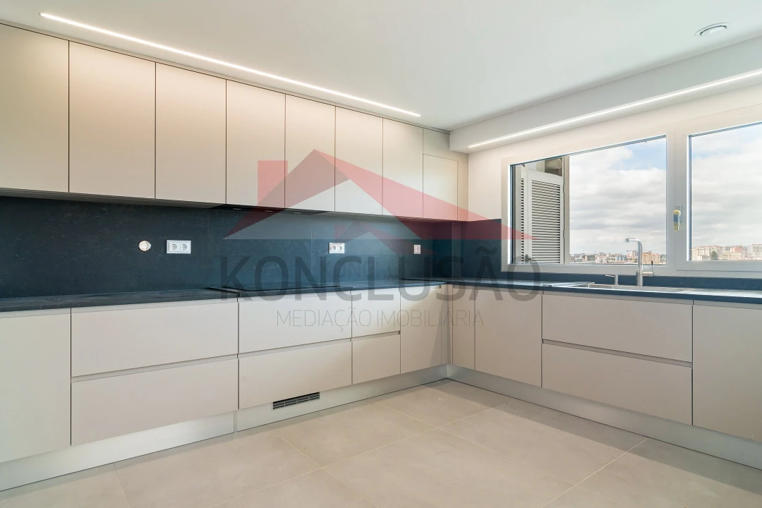 Apartamento T4 para Venda em Santa Iria de Azoia, São João da Talha e Bobadela Foto 10