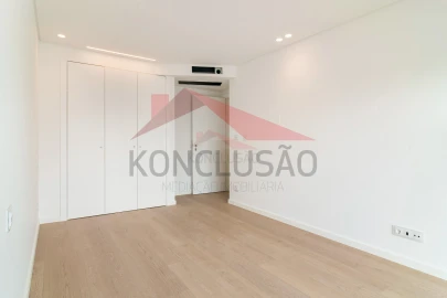 Apartamento T2 para Venda em Santa Iria de Azoia, São João da Talha e Bobadela