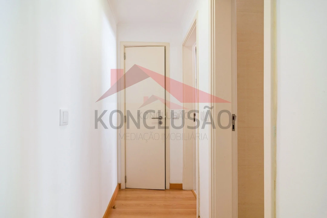 Apartamento T2 para Venda em Benfica Foto 13