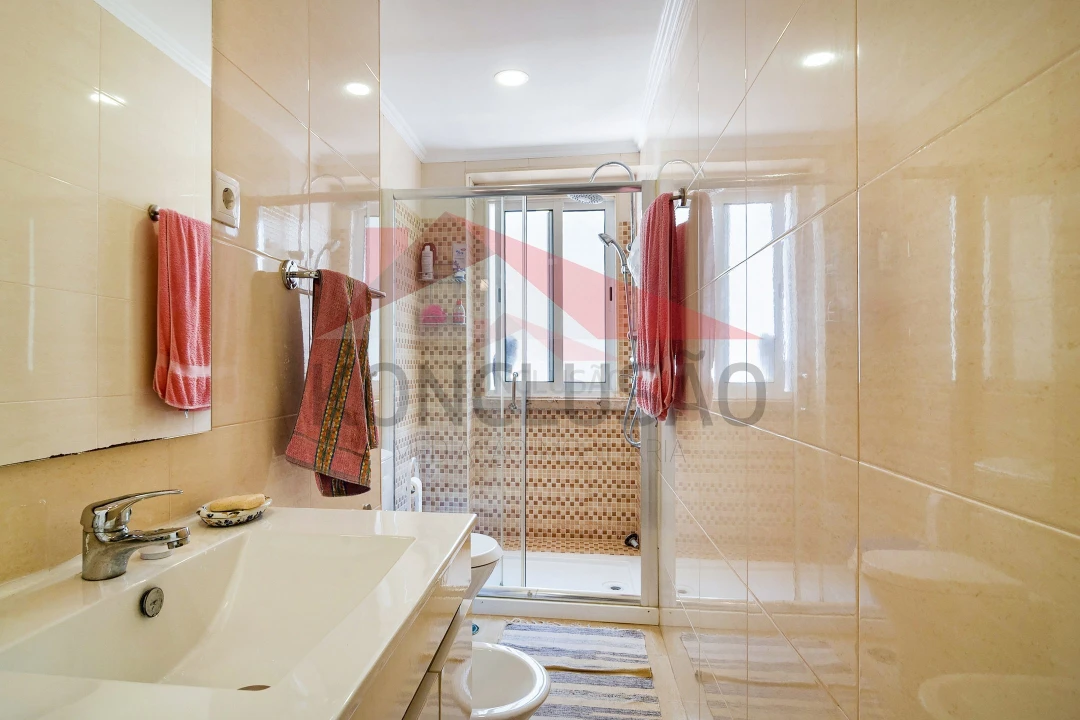 Apartamento T2 para Venda em Benfica Foto 14