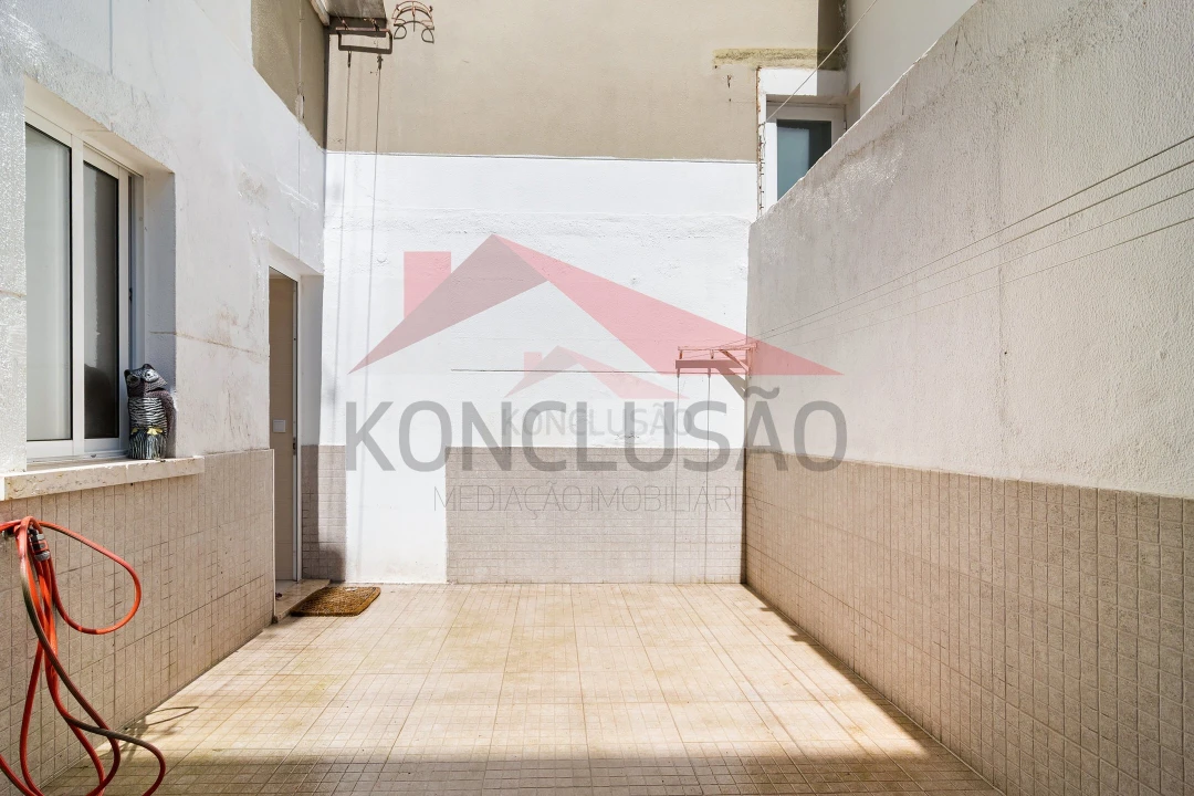 Apartamento T2 para Venda em Benfica Foto 3